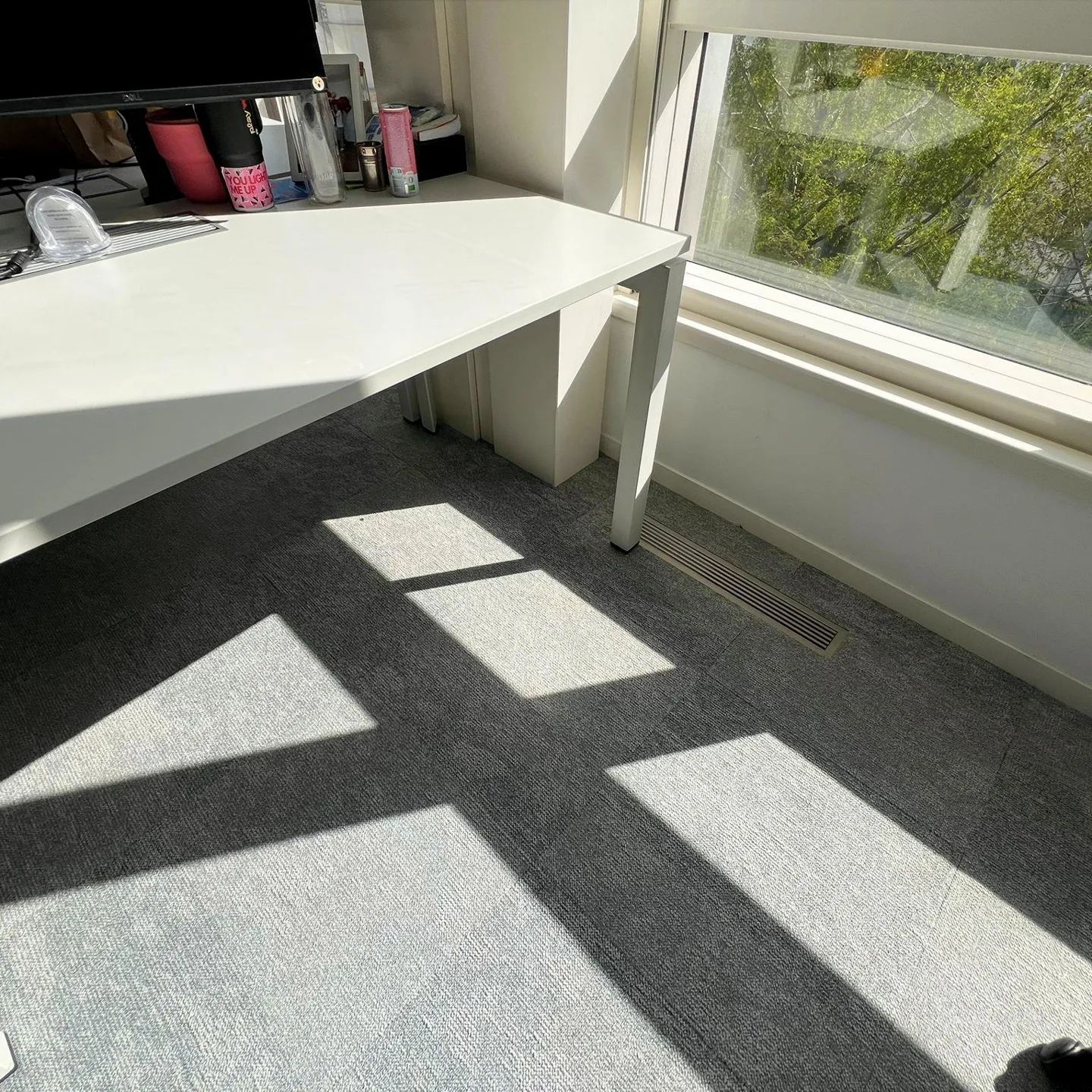 Après — Moquette d’espace de travail