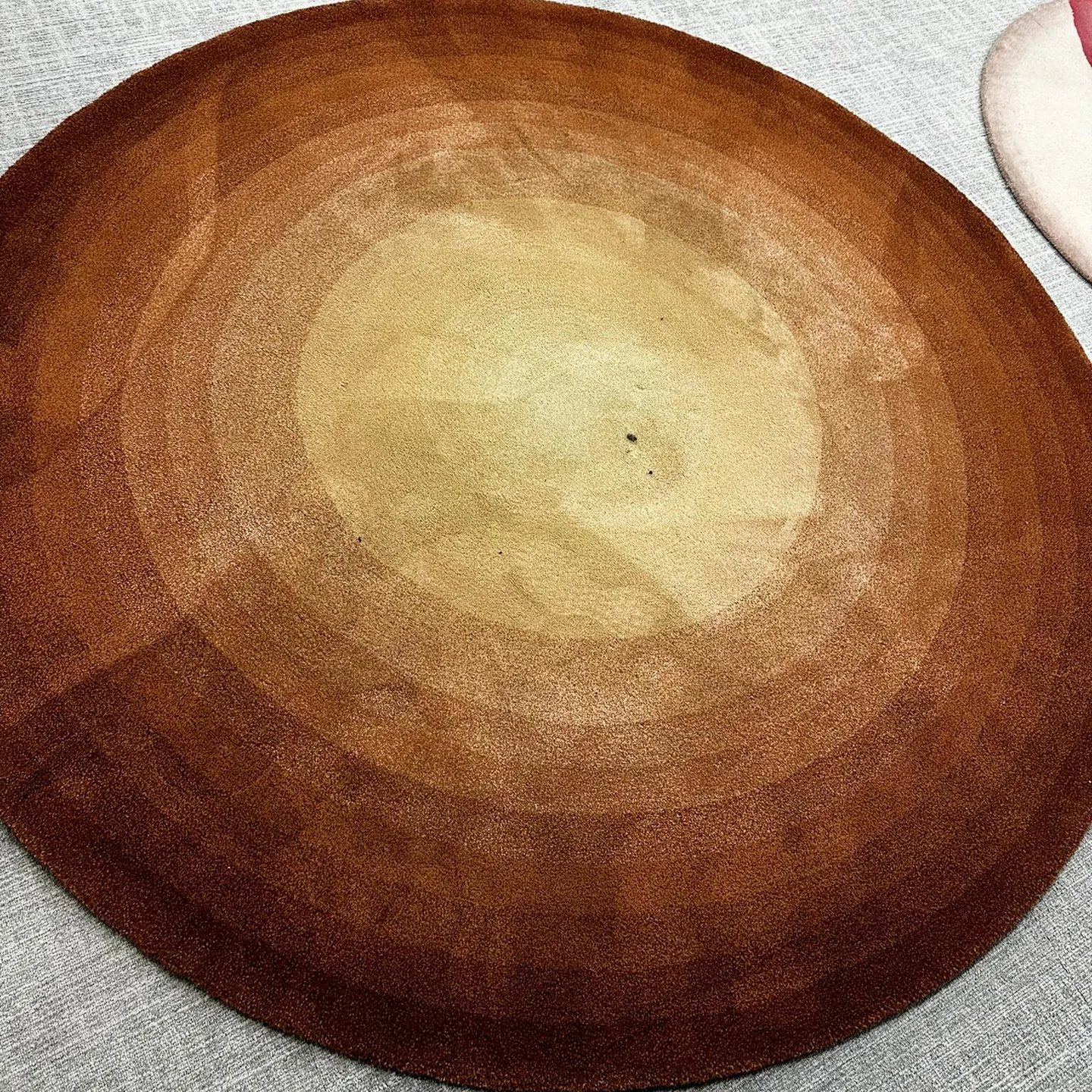 Avant — Tapis rond