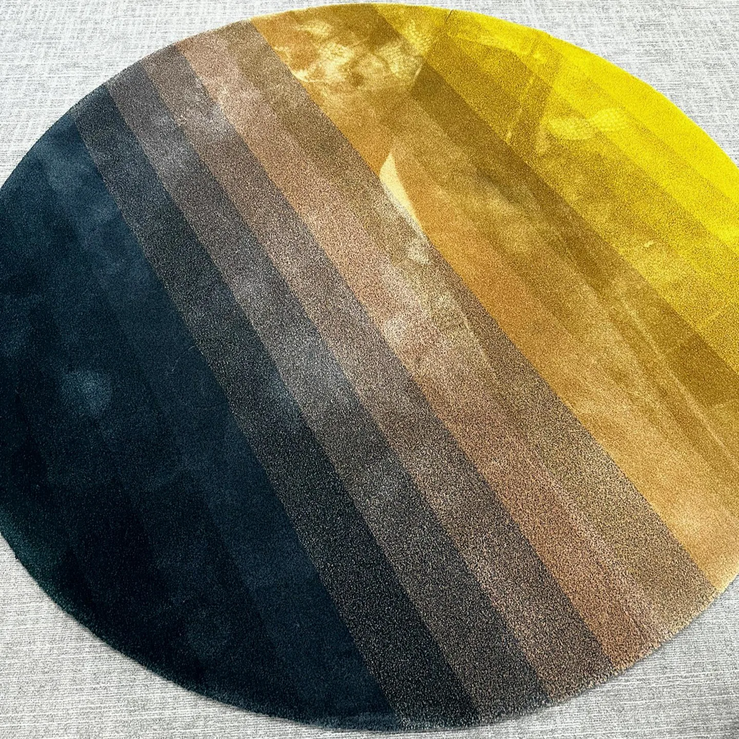 Avant — Tapis multicolore